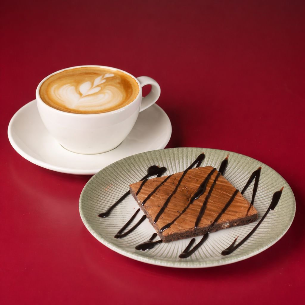 BEYAZ ÇİKOLATALI BROWNİ+KAHVE 